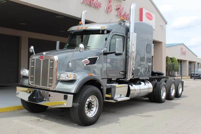 2025 Peterbilt 567 — photo 3