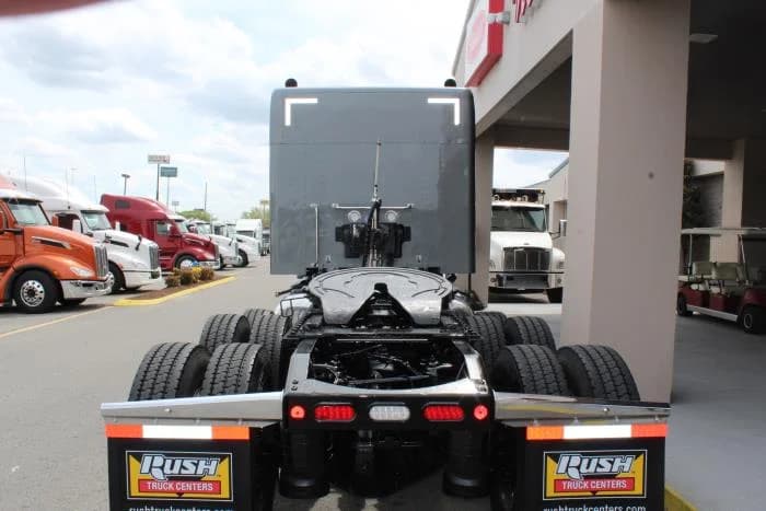 2025 Peterbilt 567 — photo 7