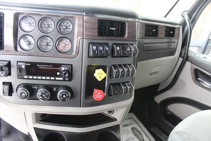 2025 Peterbilt 567 — photo 14