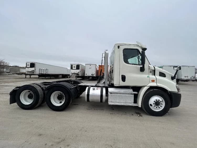 2019 Freightliner Cascadia in Des Moines, IA — photo 8