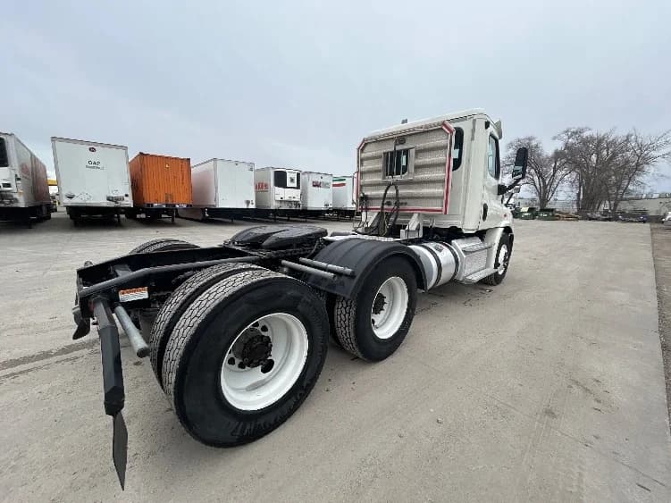2019 Freightliner Cascadia in Des Moines, IA — photo 7