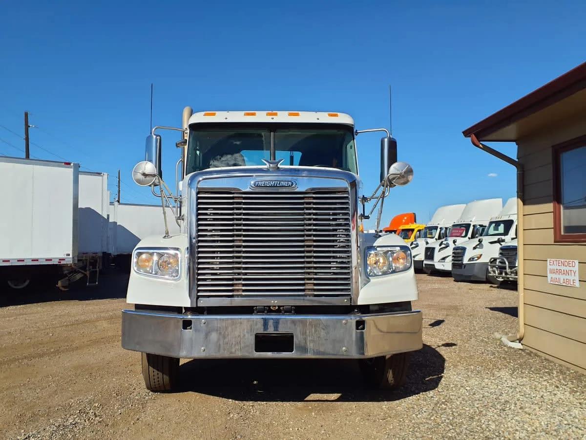2019 Freightliner 122SD in Commerce City, CO — photo 2