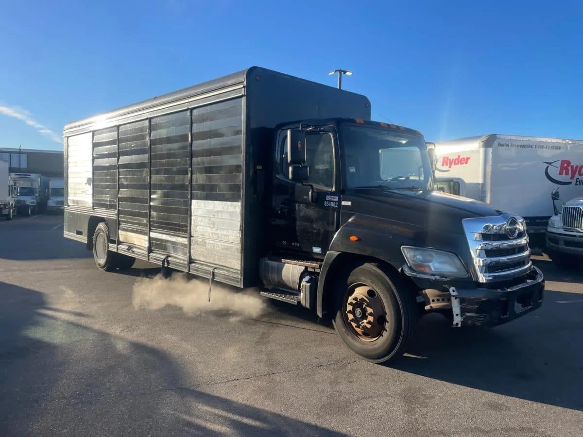 2013 Hino 338 in Farmingdale, NY — photo 3