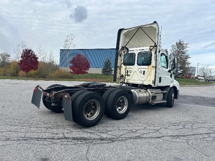 2021 Freightliner Cascadia in Rochester, NY — photo 7