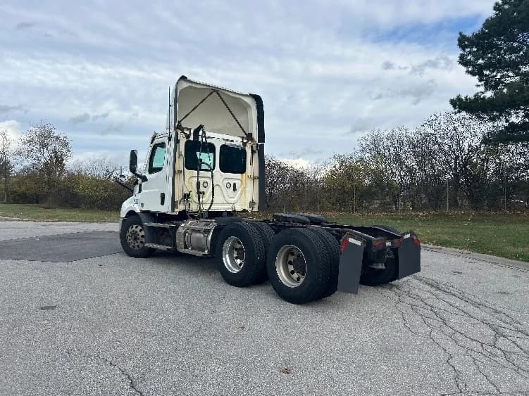 2021 Freightliner Cascadia in Rochester, NY — photo 5