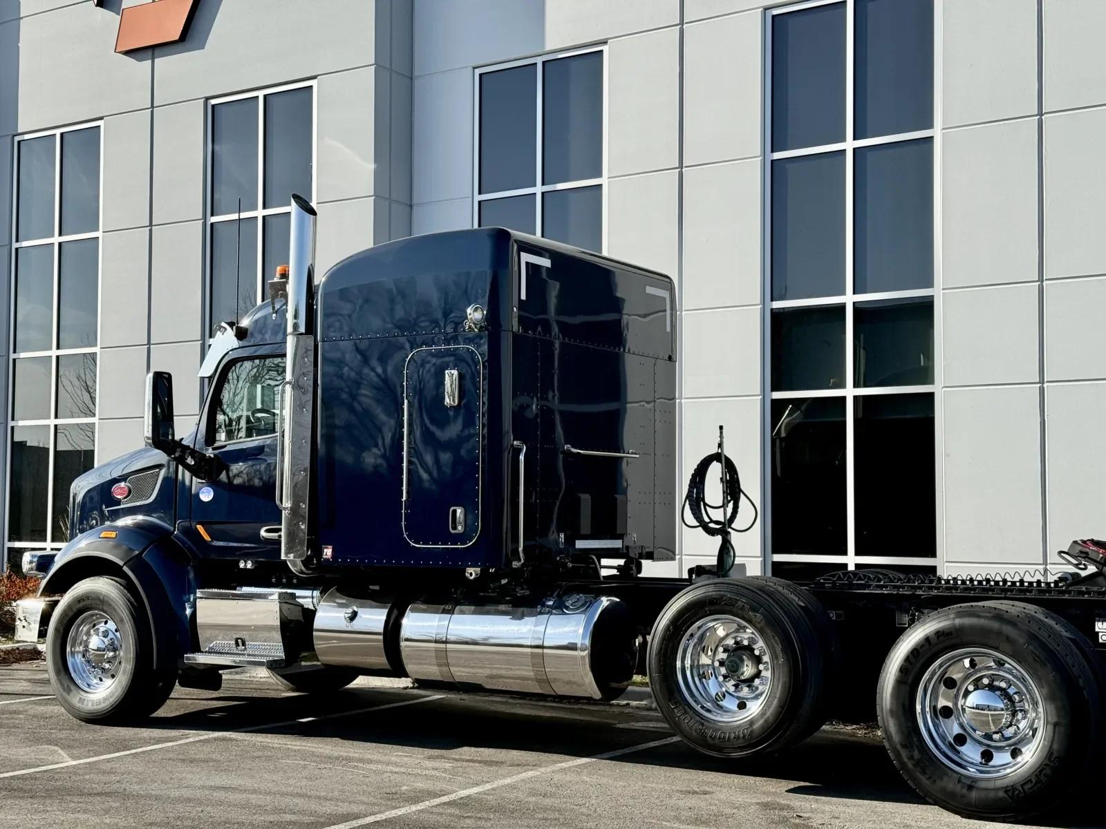 2021 Peterbilt 567 in New Lenox, IL — photo 8