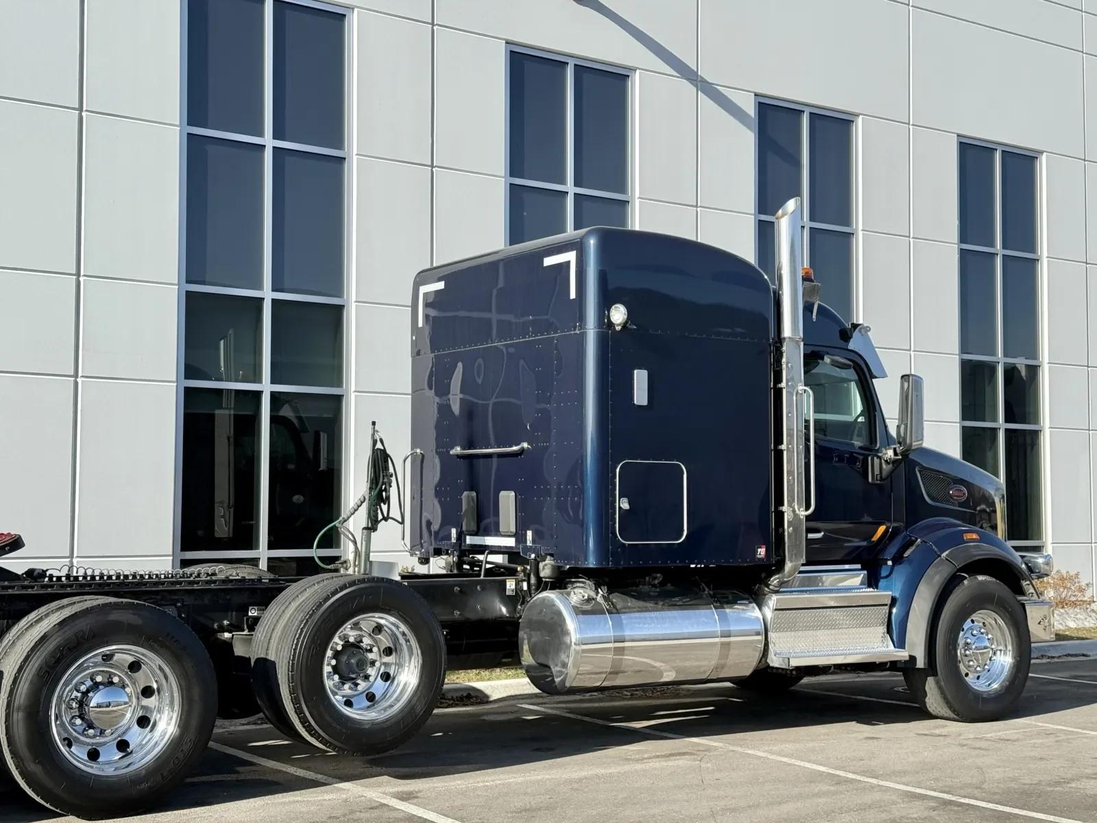 2021 Peterbilt 567 in New Lenox, IL — photo 7