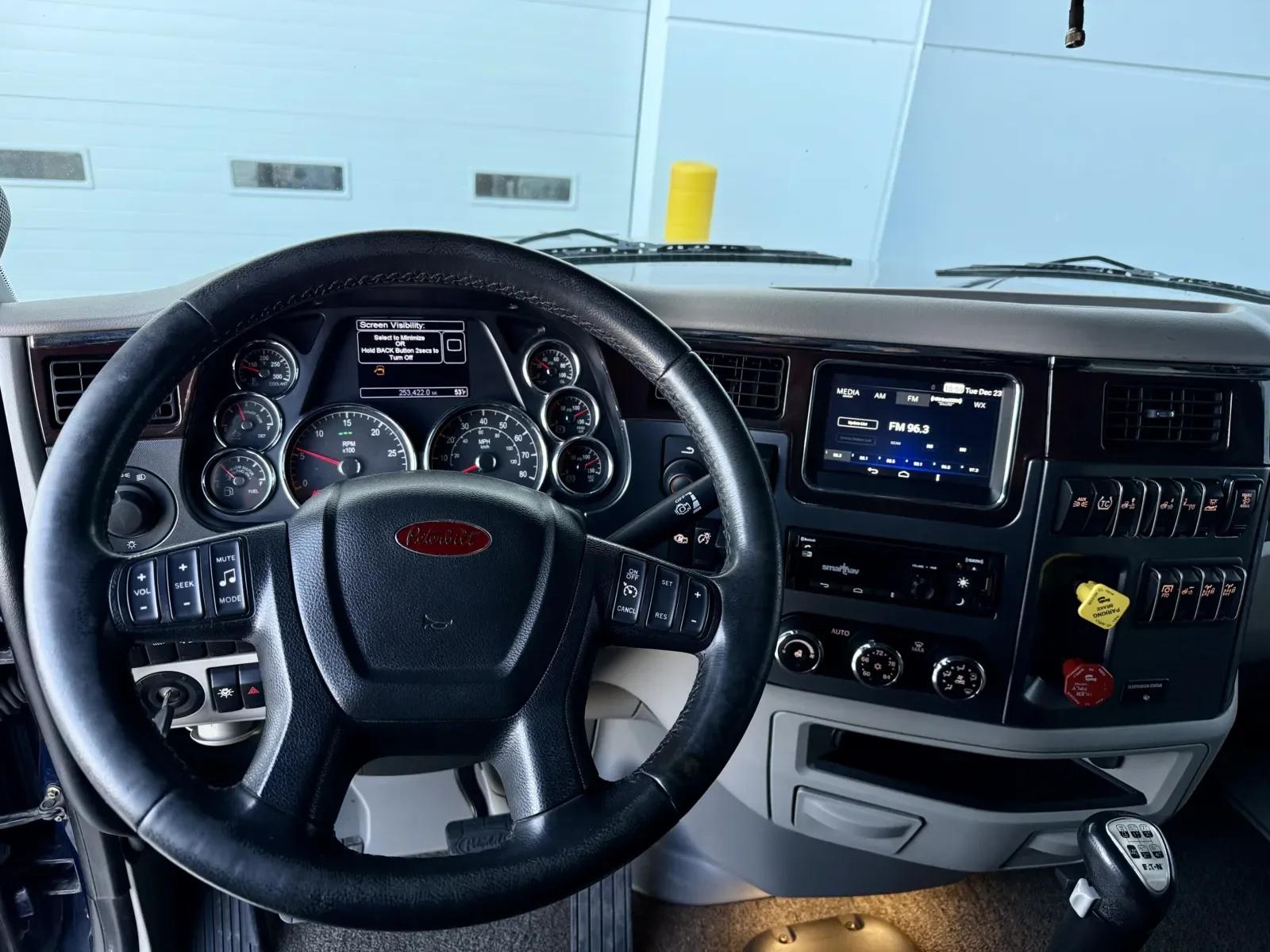 2021 Peterbilt 567 in New Lenox, IL — photo 16