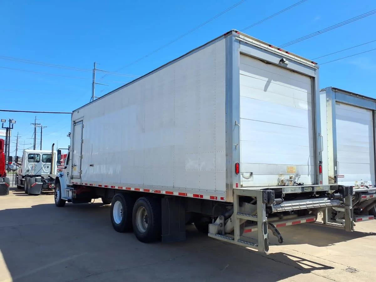 2020 Freightliner M2 106 in Dallas, TX — photo 6