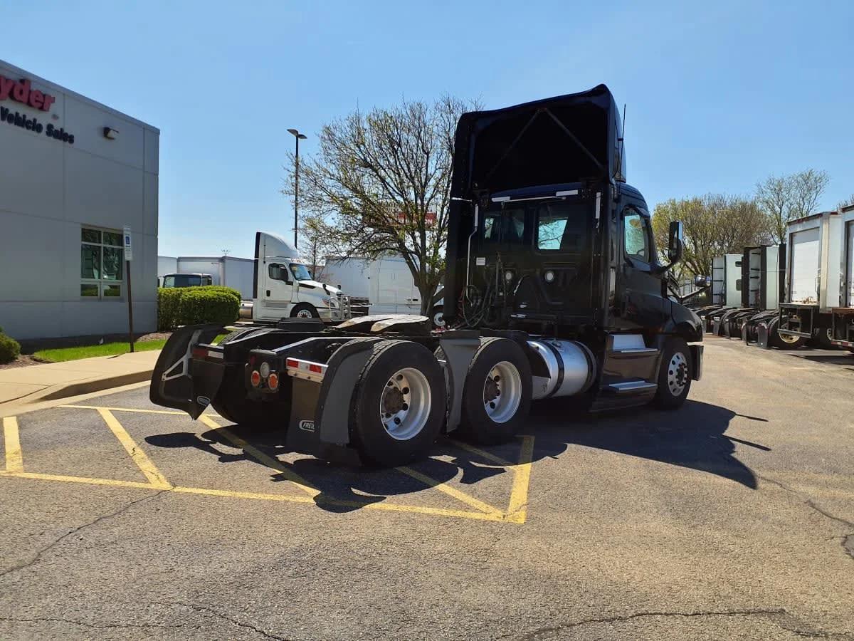2020 Freightliner Cascadia in Bolingbrook, IL — photo 4