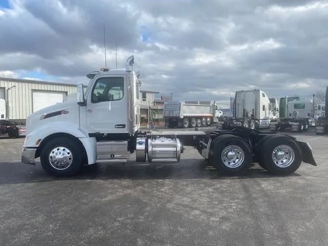 2025 Peterbilt 579 in Findlay, OH — photo 2