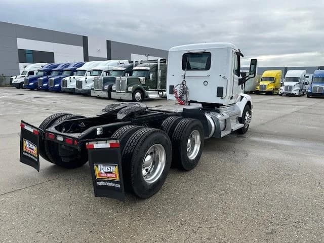 2019 Peterbilt 579 in Fontana, CA — photo 8