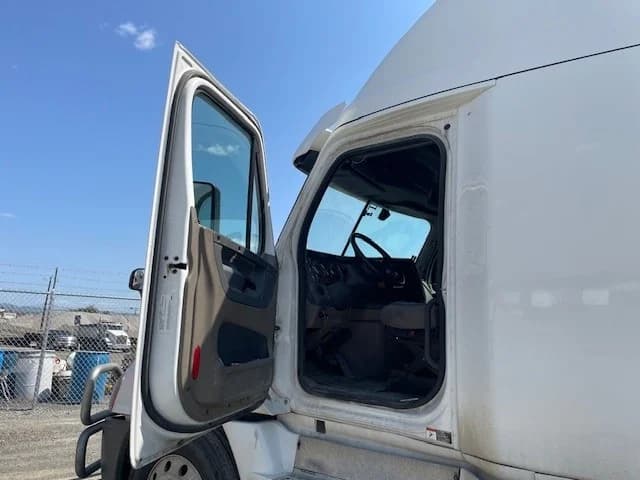 2017 Freightliner Cascadia in Spokane Valley, WA — photo 8