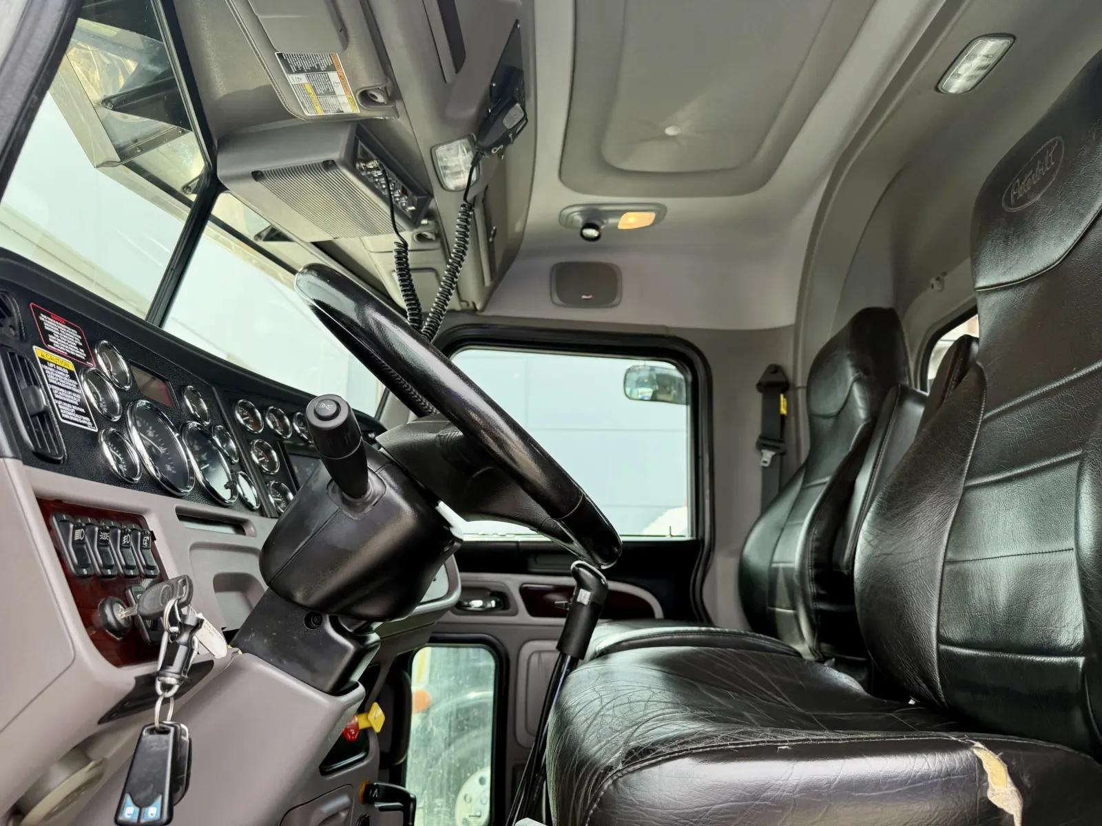 2018 Peterbilt 389 in New Lenox, IL — photo 28