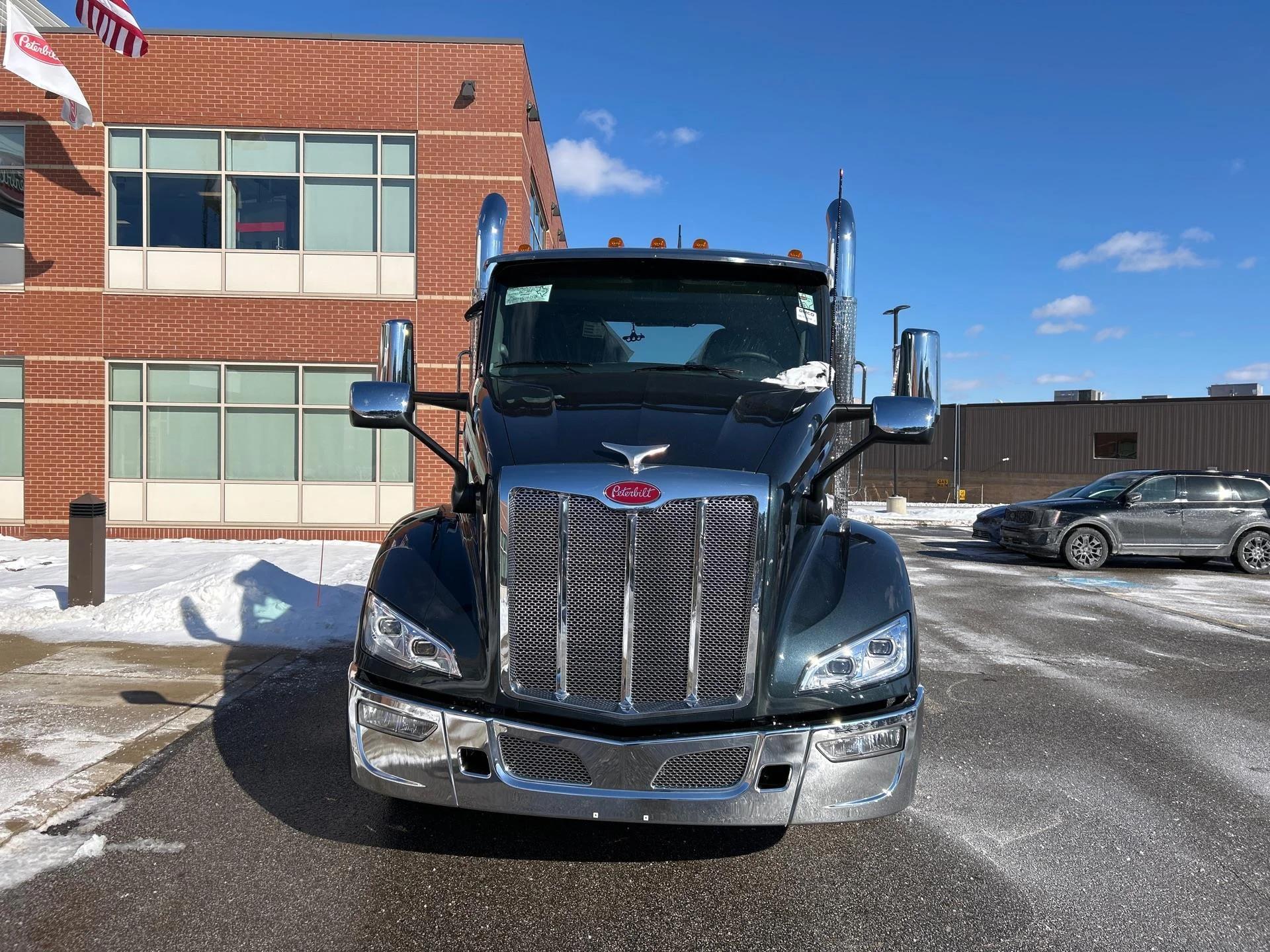 2026 Peterbilt 579 in Broadview Hts, OH — photo 2