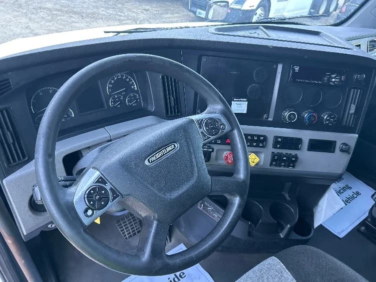 2021 Freightliner Cascadia in Asheville, NC — photo 10