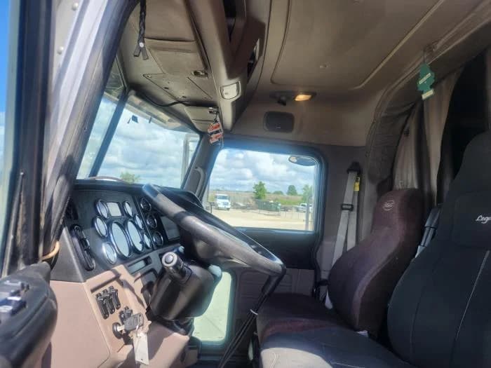 2019 Peterbilt 389 — photo 9
