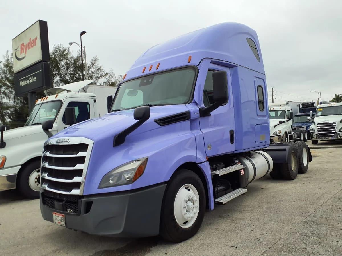 2022 Freightliner Cascadia in Miami, FL