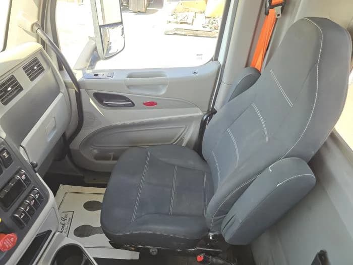 2020 Peterbilt 567 — photo 9