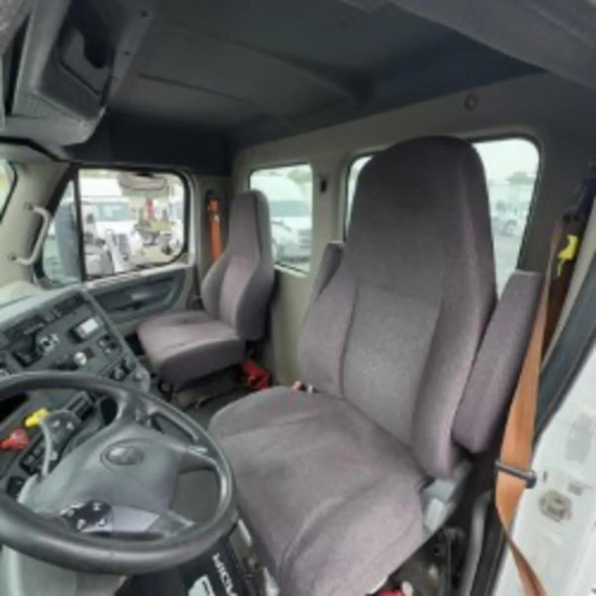 2018 Freightliner Cascadia in Syracuse, NY — photo 7