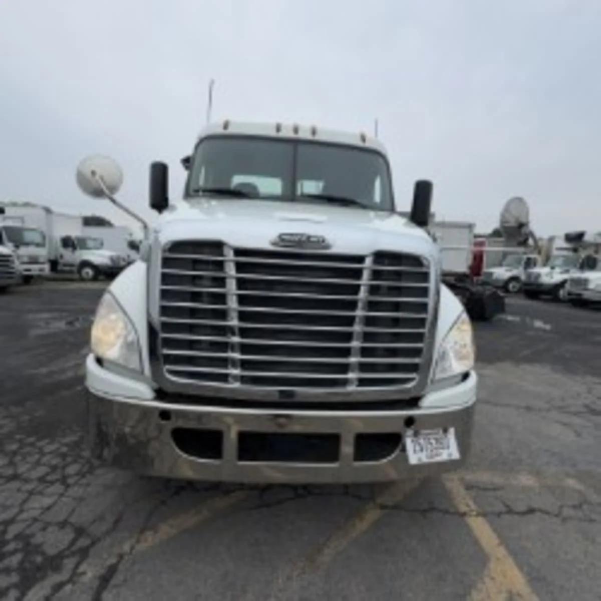 2018 Freightliner Cascadia in Syracuse, NY — photo 2