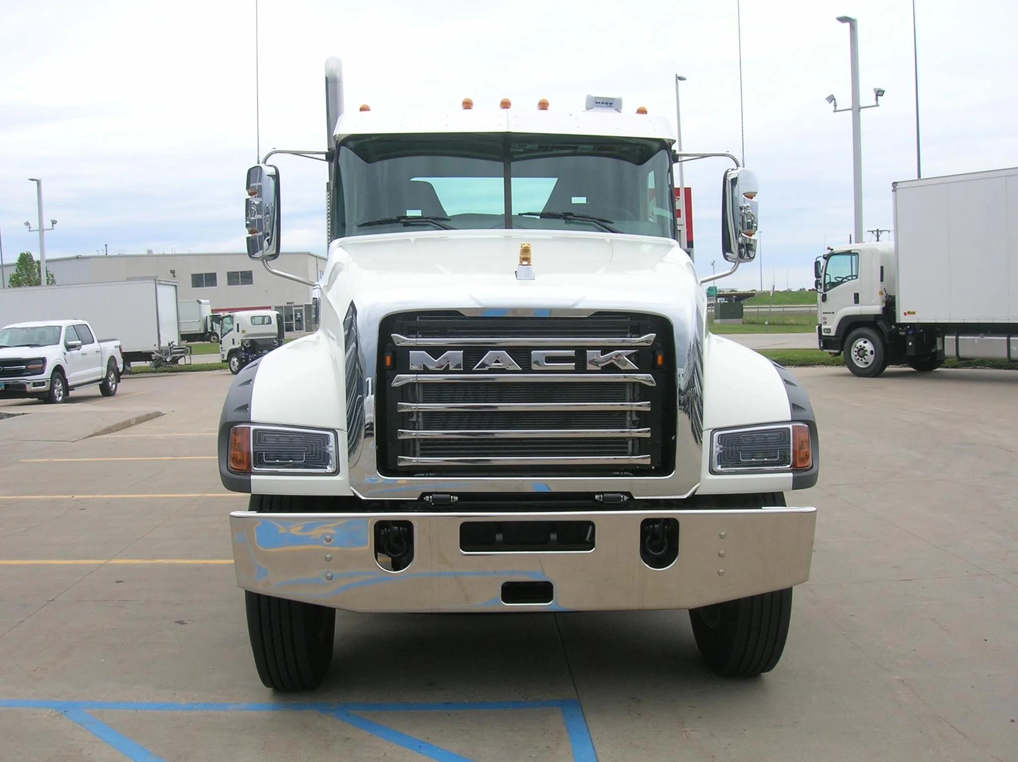 2026 Mack — photo 2