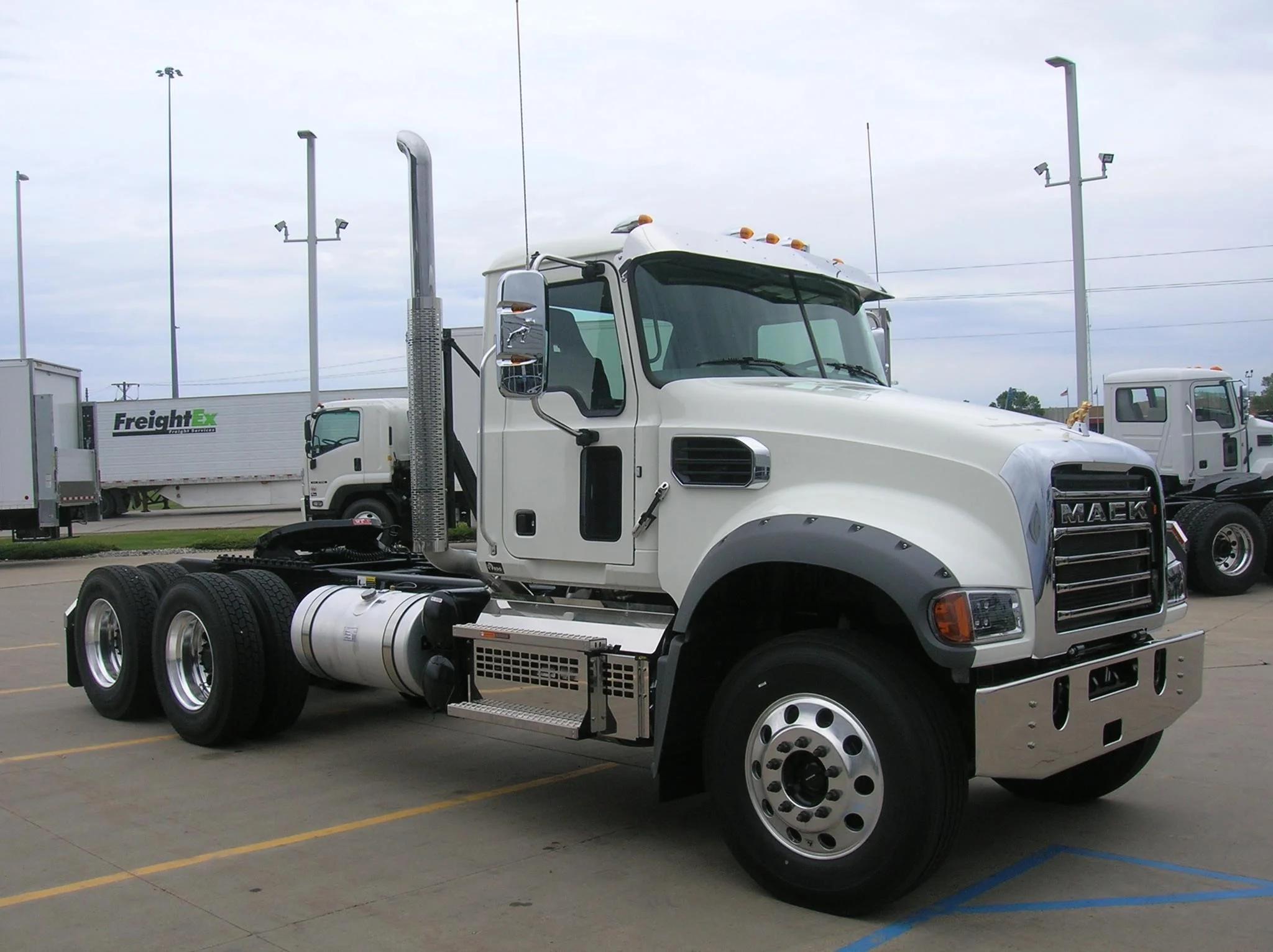 2026 Mack — photo 3