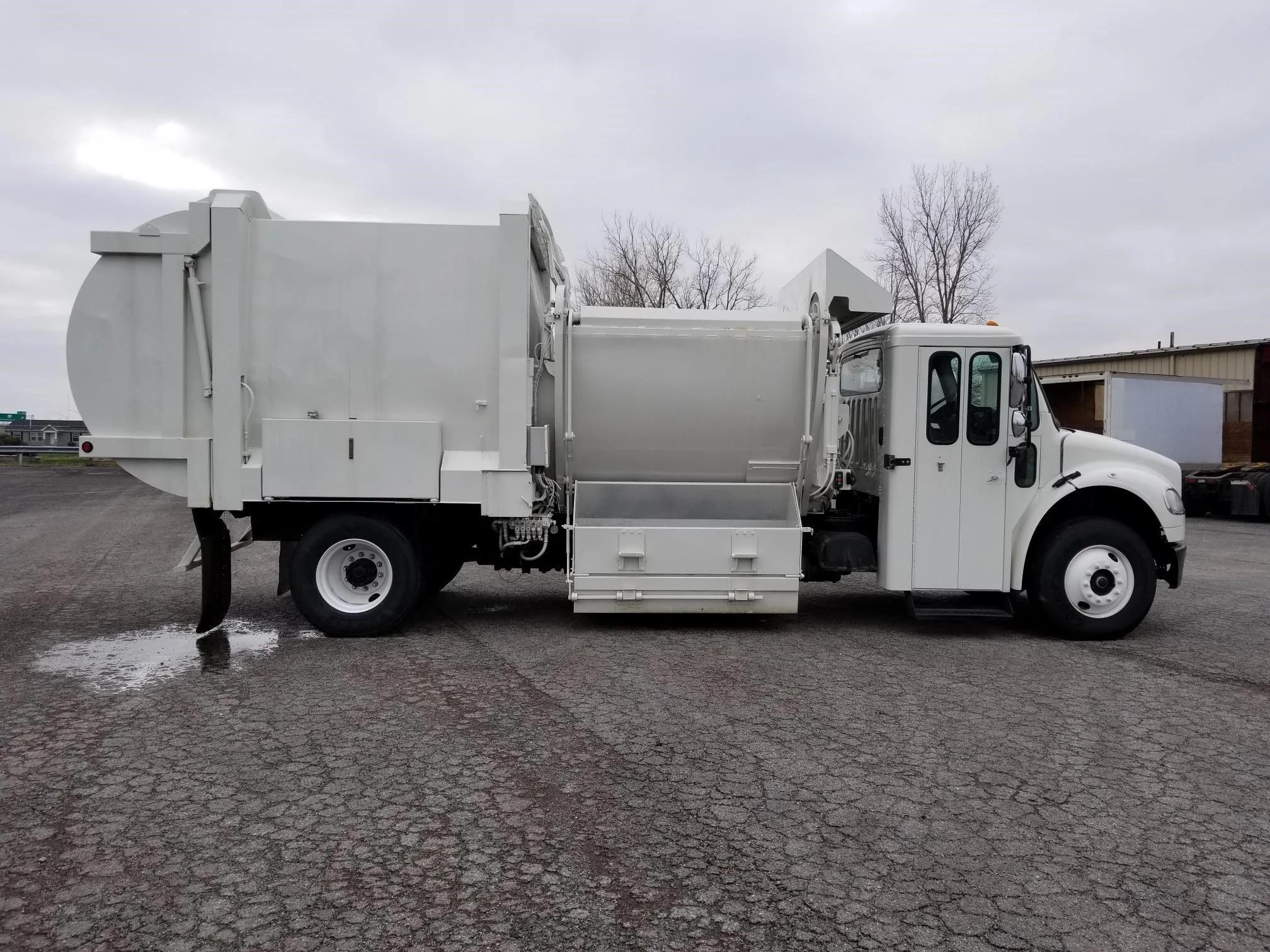 2011 Freightliner — photo 4