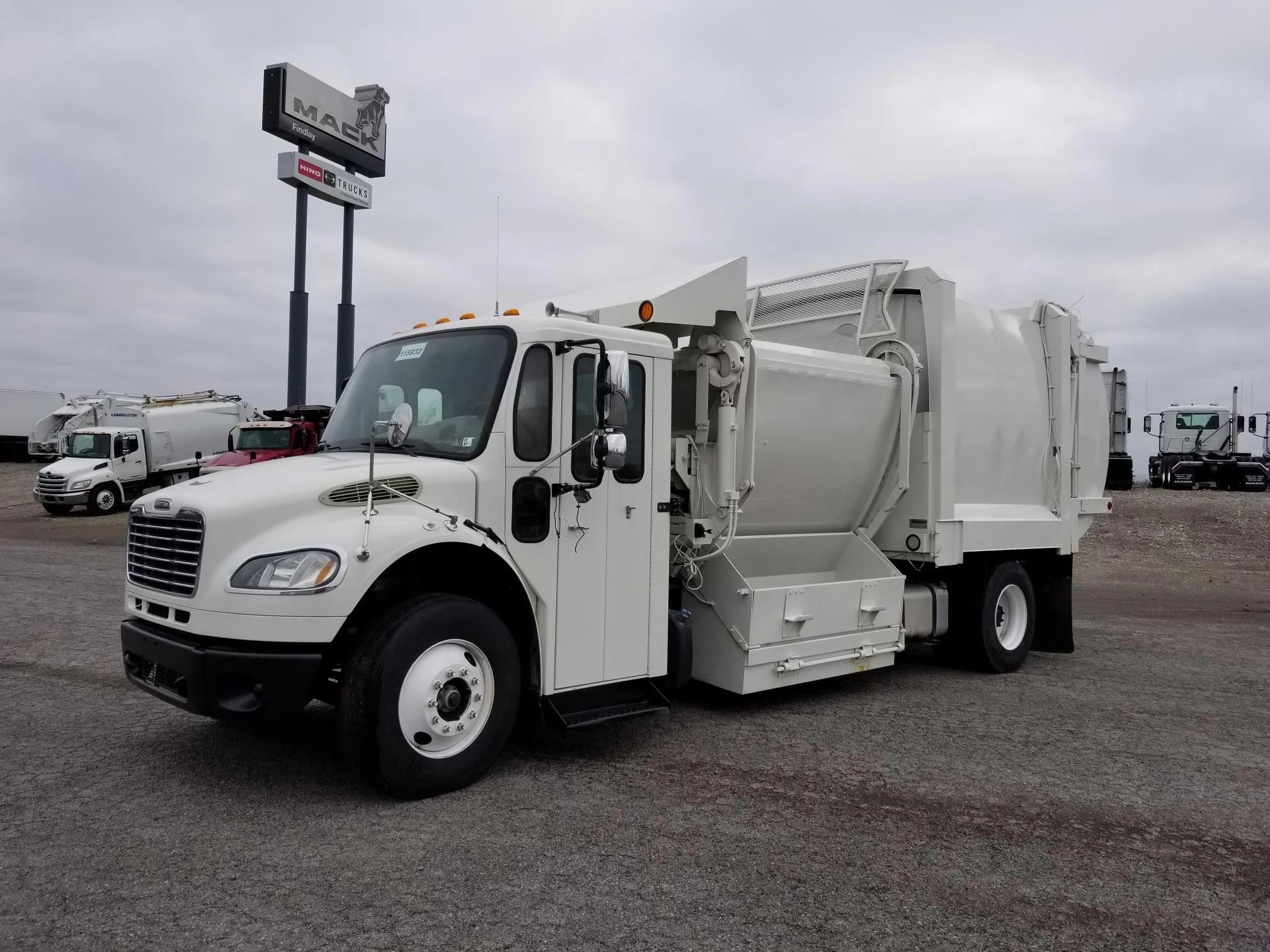2011 Freightliner — photo 2