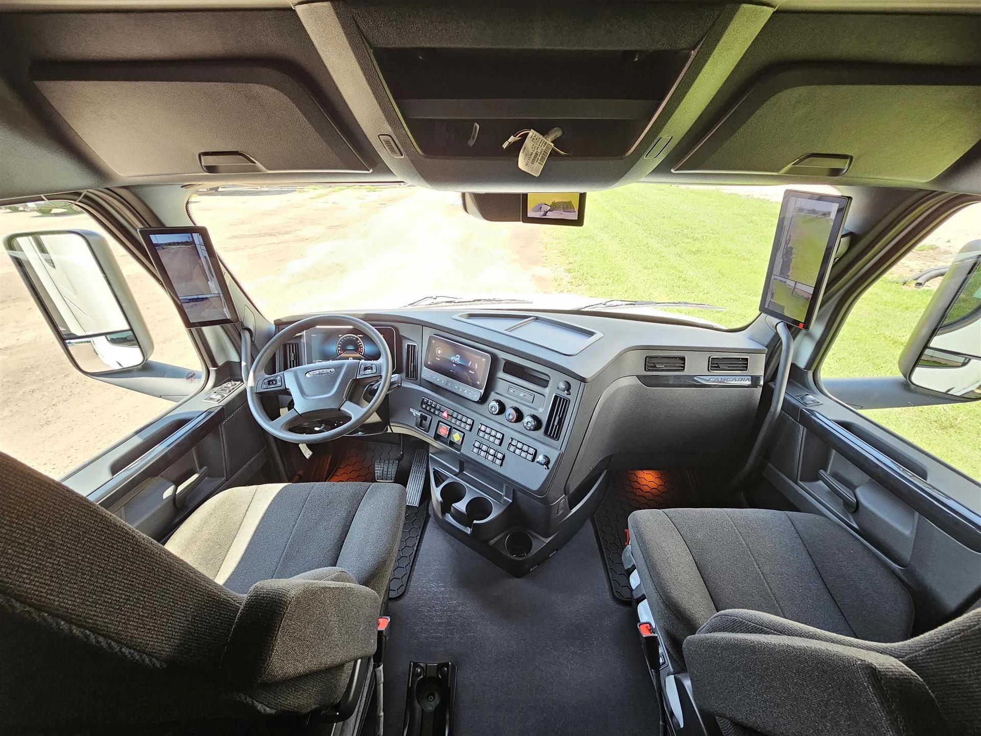 2026 Freightliner Cascadia in Sioux City, IA — photo 10