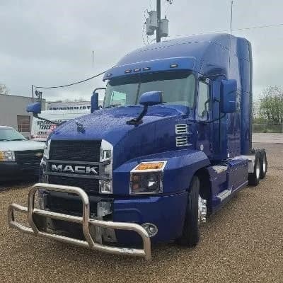 2020 Mack Anthem — photo 2