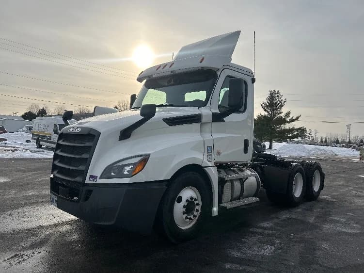 2020 Freightliner Cascadia in Middlefield, OH — photo 3