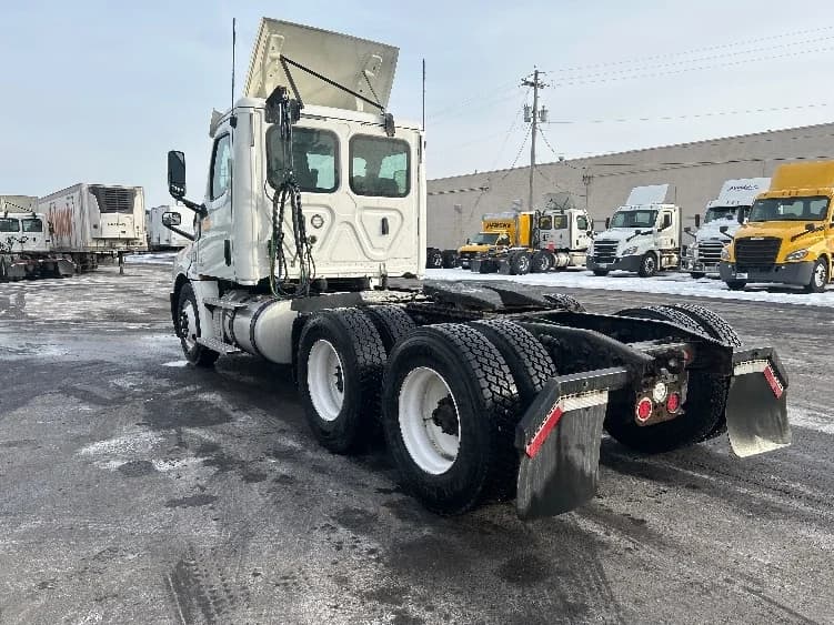 2020 Freightliner Cascadia in Middlefield, OH — photo 5