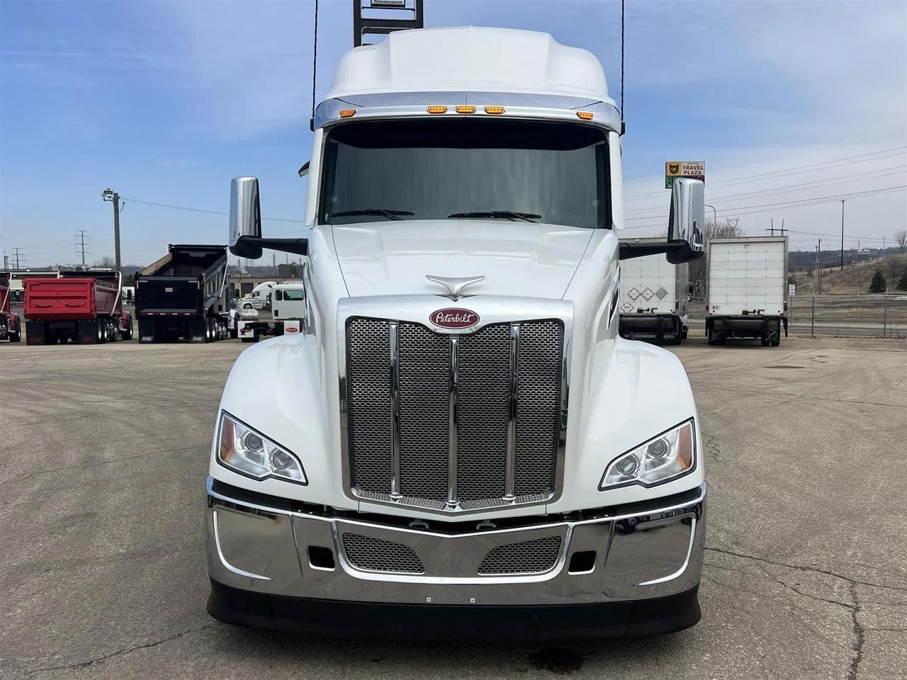 2027 Peterbilt 579 in South St. Paul, MN — photo 2