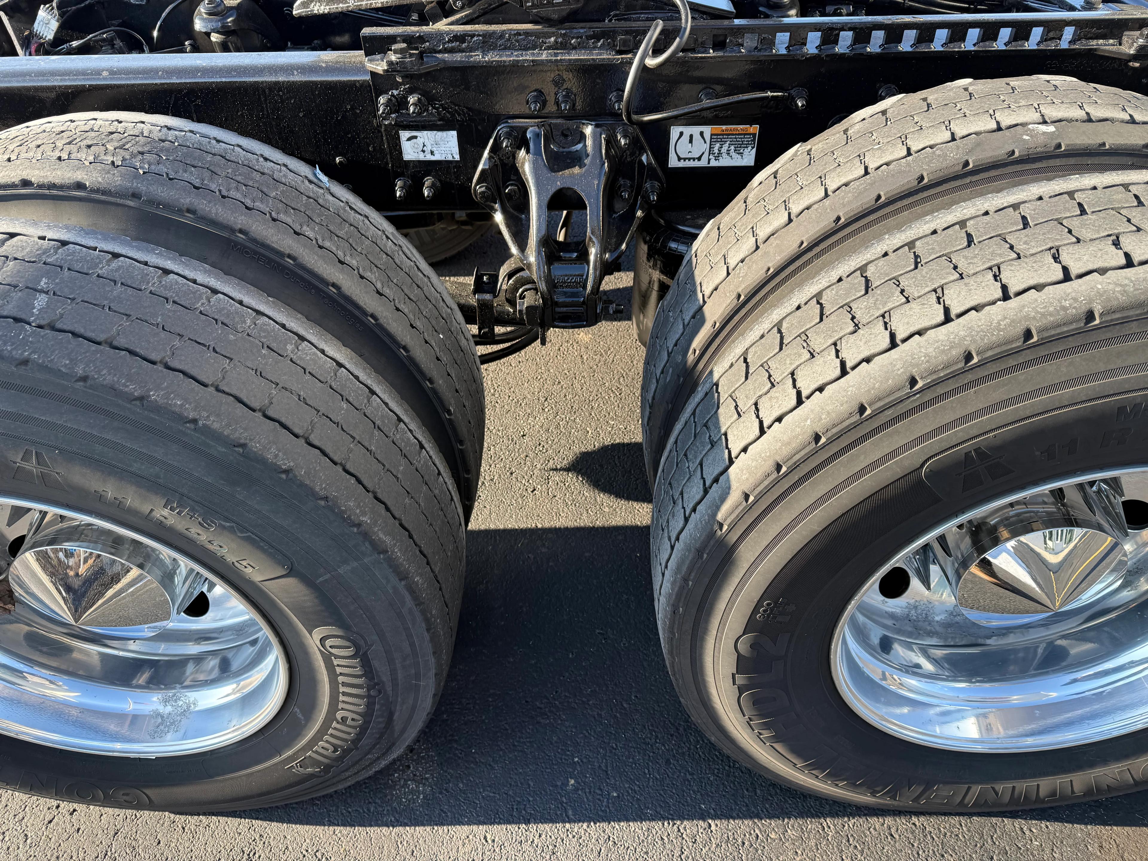 2020 Peterbilt 579 in Cincinnati, OH — photo 12