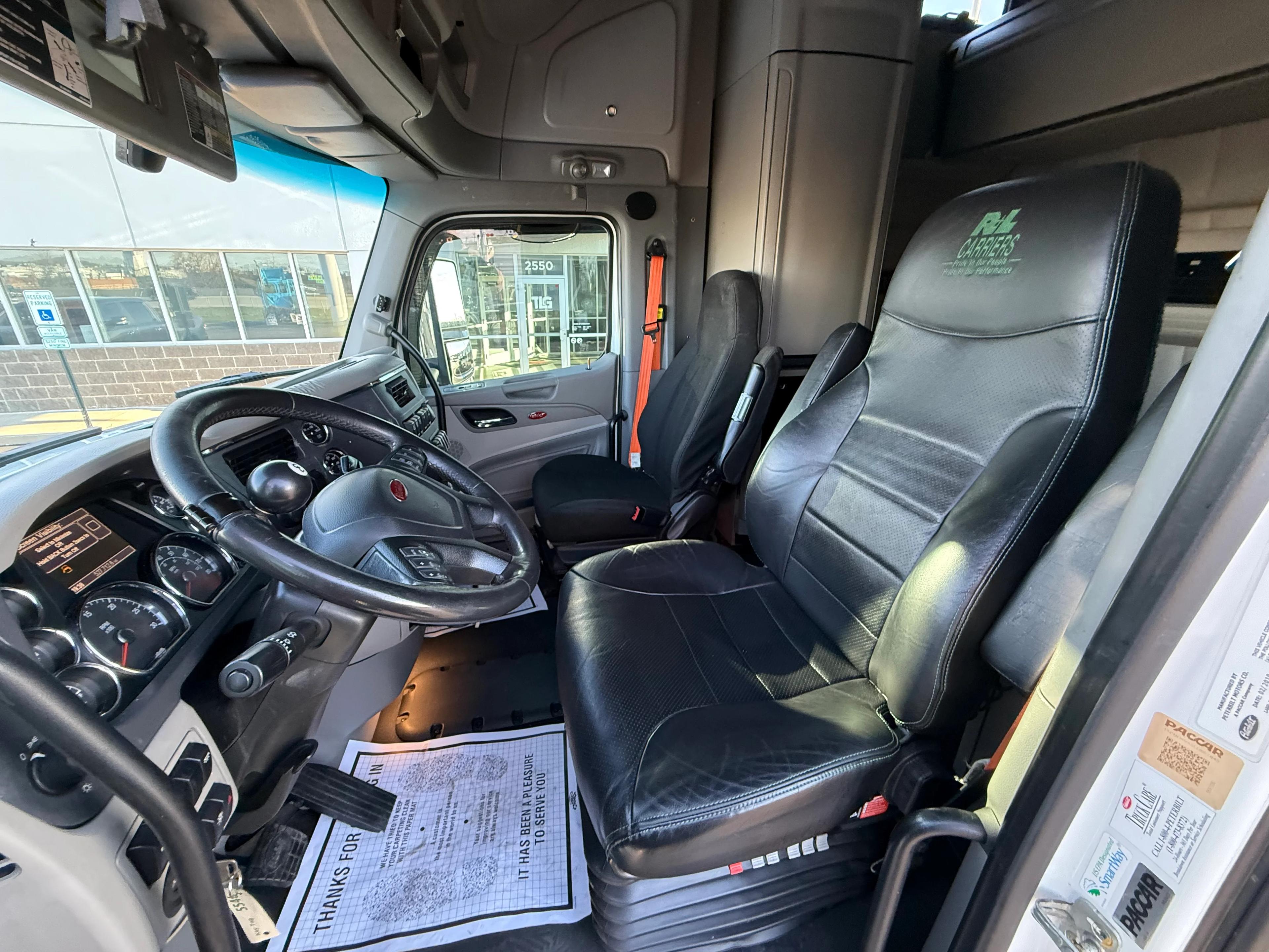 2020 Peterbilt 579 in Cincinnati, OH — photo 16