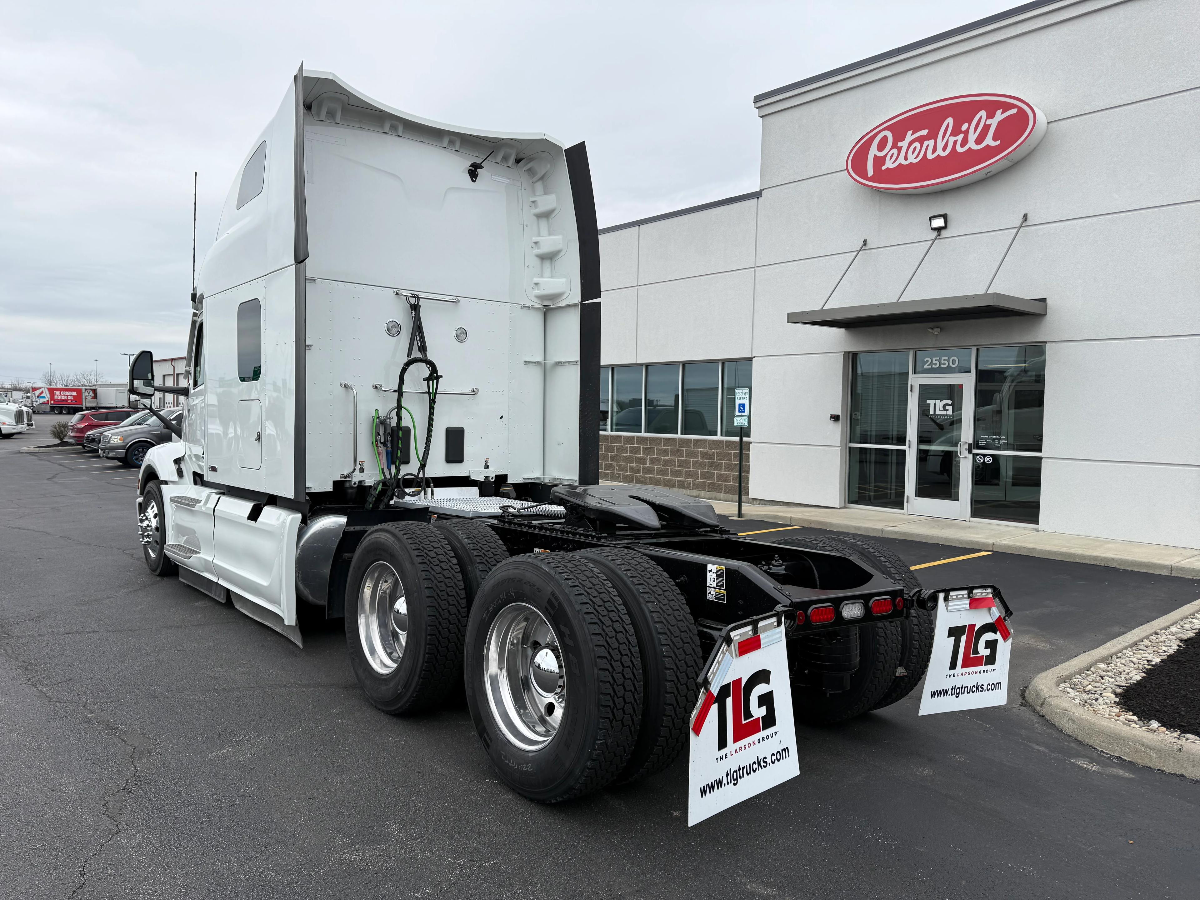 2024 Peterbilt 579 in Cincinnati, OH — photo 3