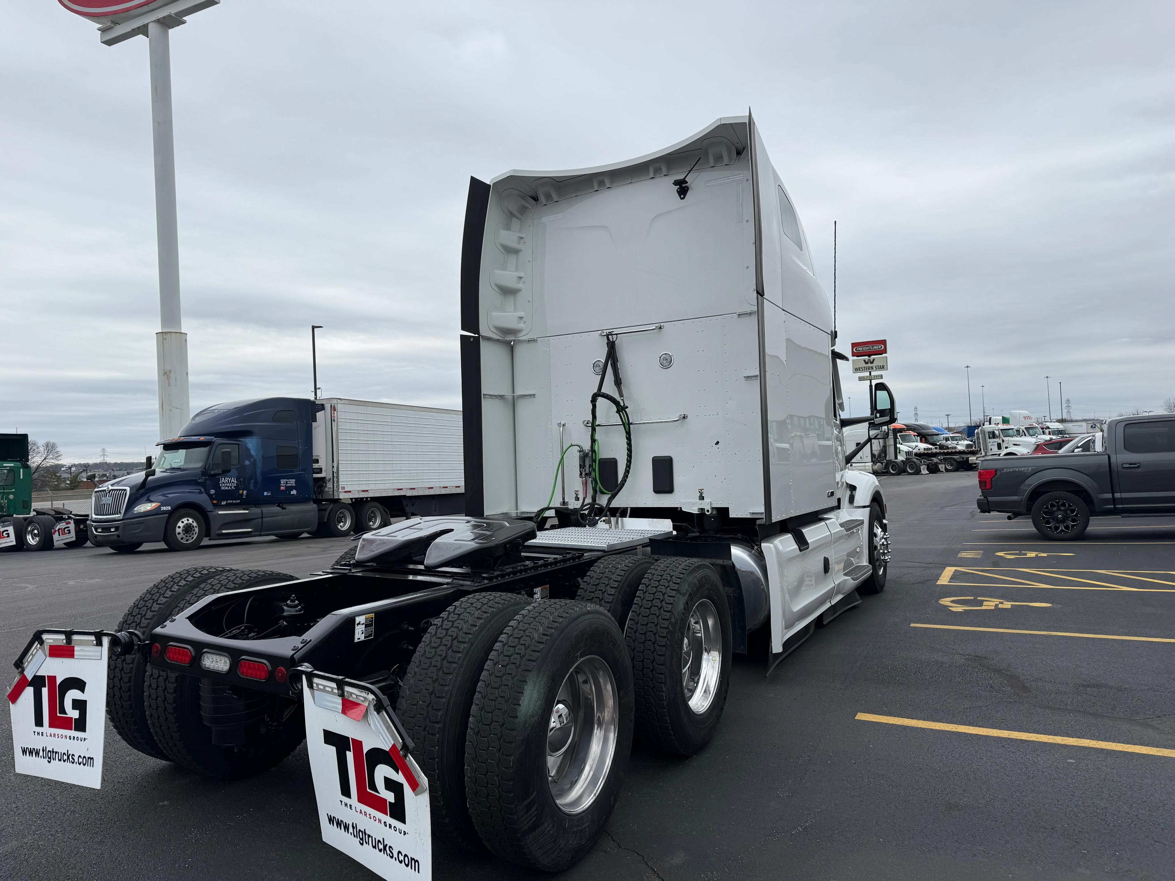 2024 Peterbilt 579 in Cincinnati, OH — photo 5