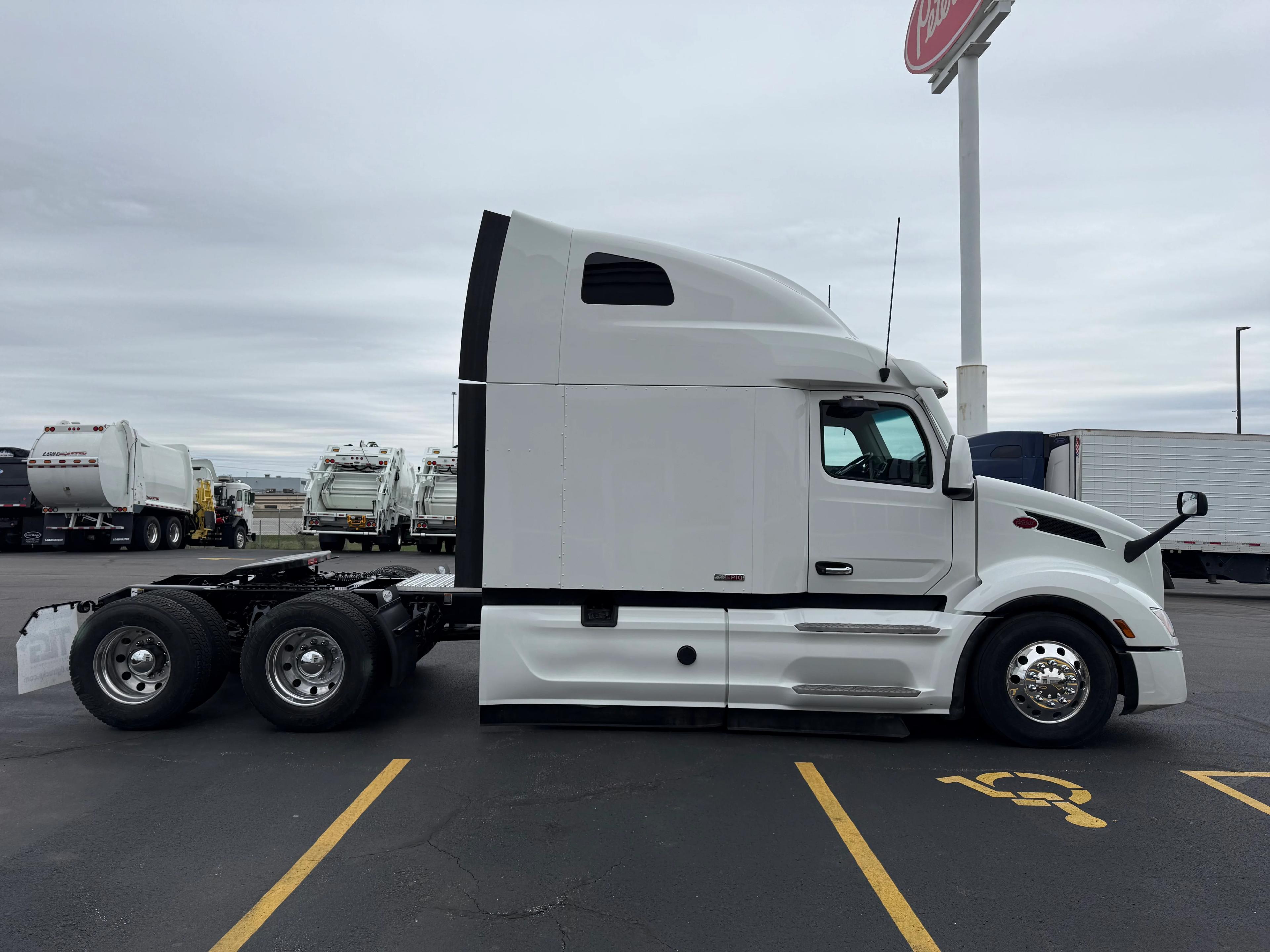 2024 Peterbilt 579 in Cincinnati, OH — photo 6