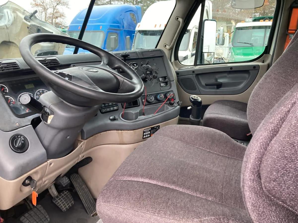 2015 Freightliner Cascadia in Springfield, MA — photo 10