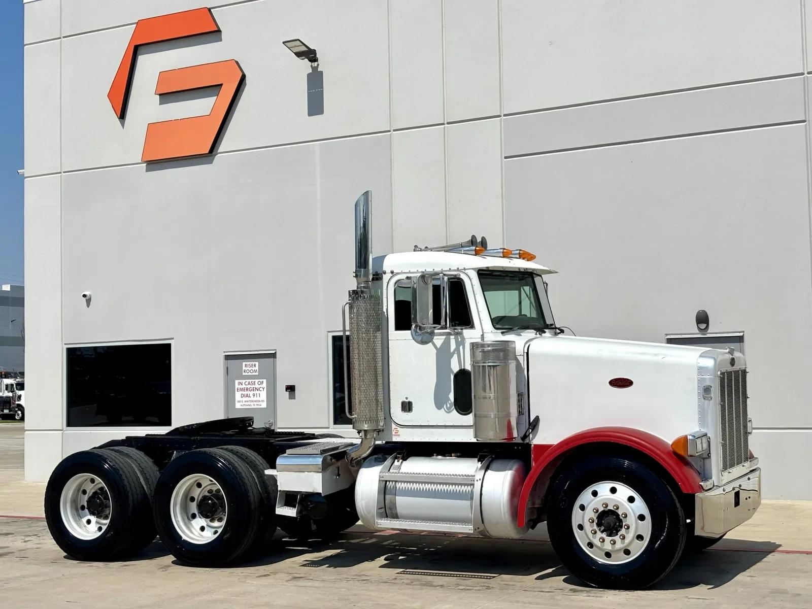 2002 Peterbilt 