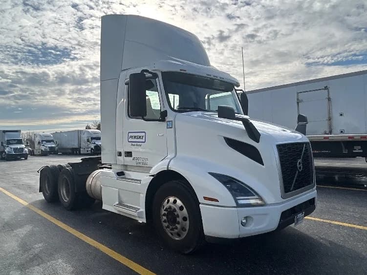 2021 Volvo VNR 640