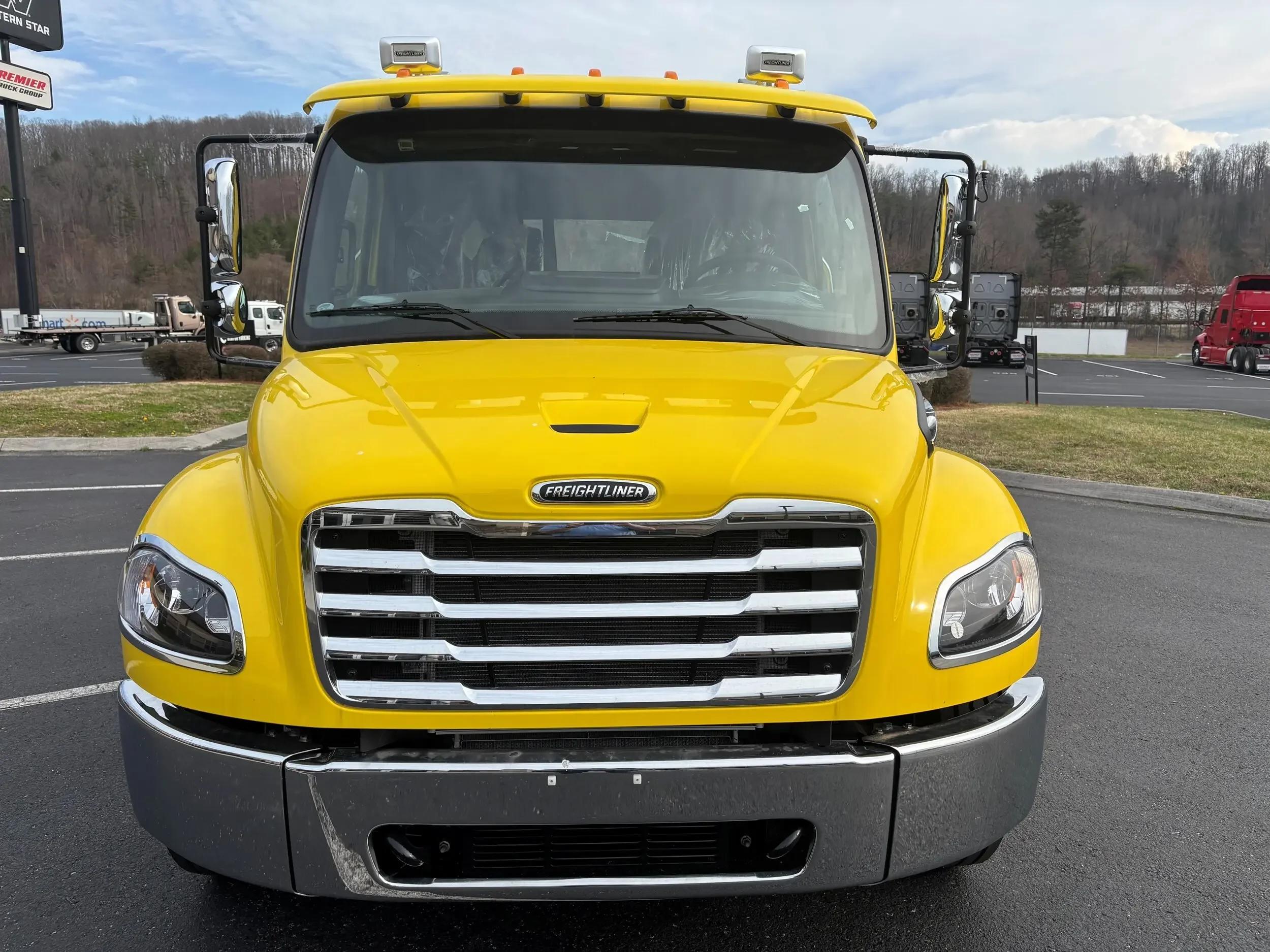 2025 Freightliner M2 106 in Knoxville, TN — photo 2