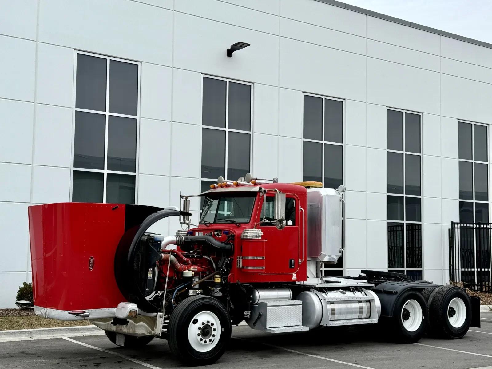 2014 Peterbilt 388 in New Lenox, IL — photo 10