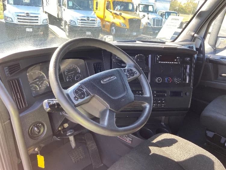 2023 Freightliner Cascadia in San Antonio, TX — photo 10