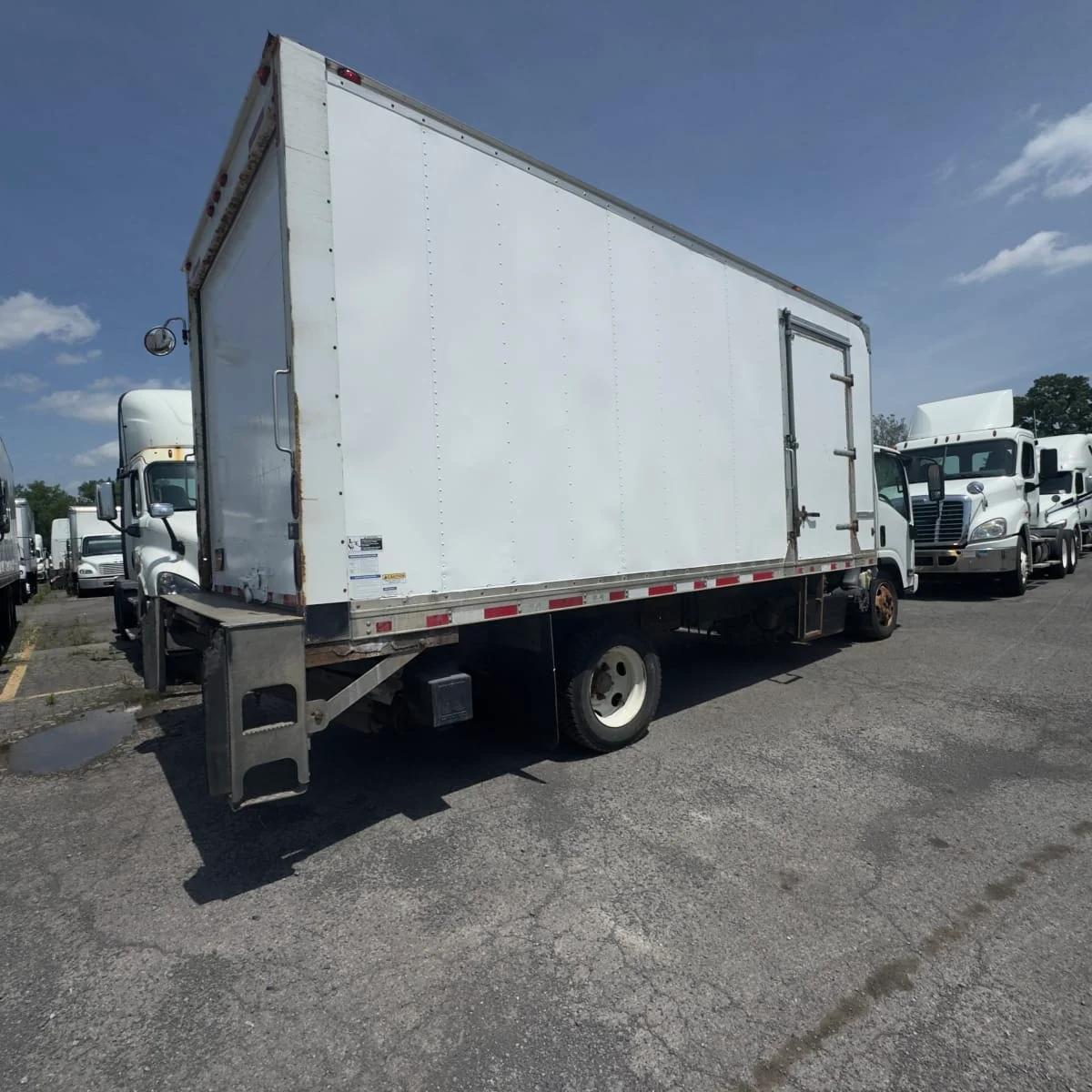 2018 Isuzu NQR in Syracuse, NY — photo 4