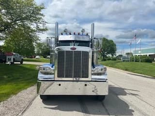 2023 Peterbilt 389 in Zanesville, OH — photo 3