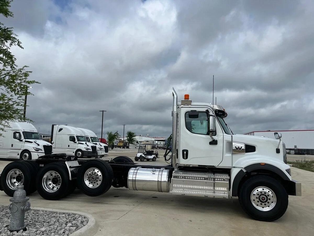 2027 Western Star 49X — photo 4