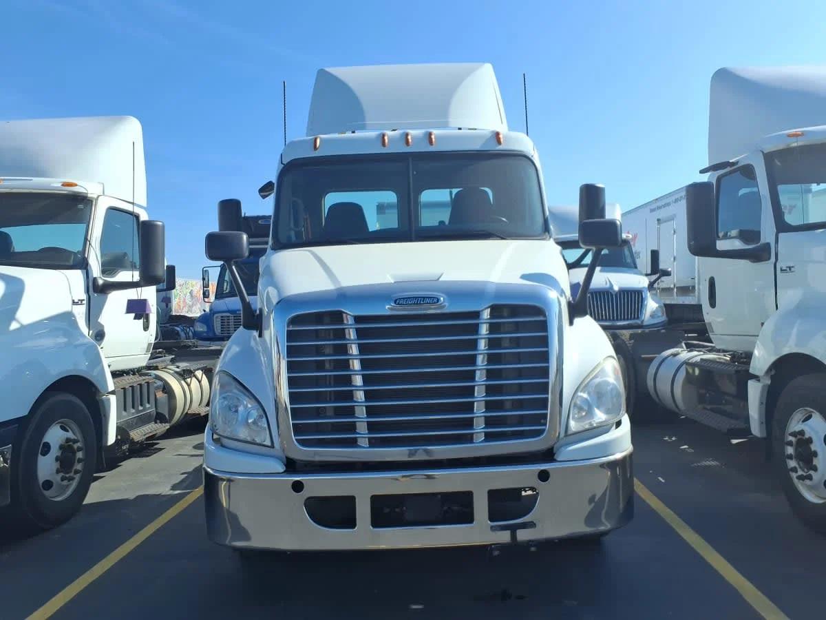 2018 Freightliner Cascadia in Taylor, MI — photo 2