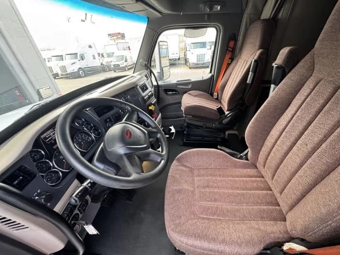 2022 Peterbilt 579 in El Paso, TX — photo 10